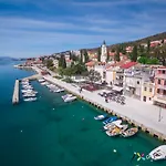 Lonzor I Apartment Selce