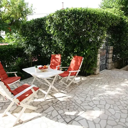 Apartman Lonzor I *