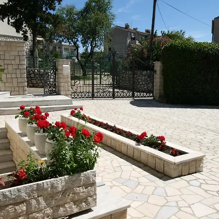 Apartment Lonzor I Selce