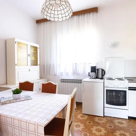 Apartment Lonzor I *