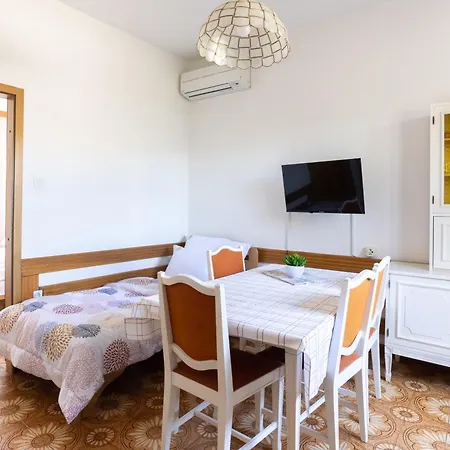 Apartment Lonzor I *